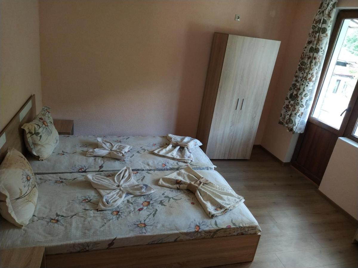 Guest House Proynovi Kalofer Kültér fotó